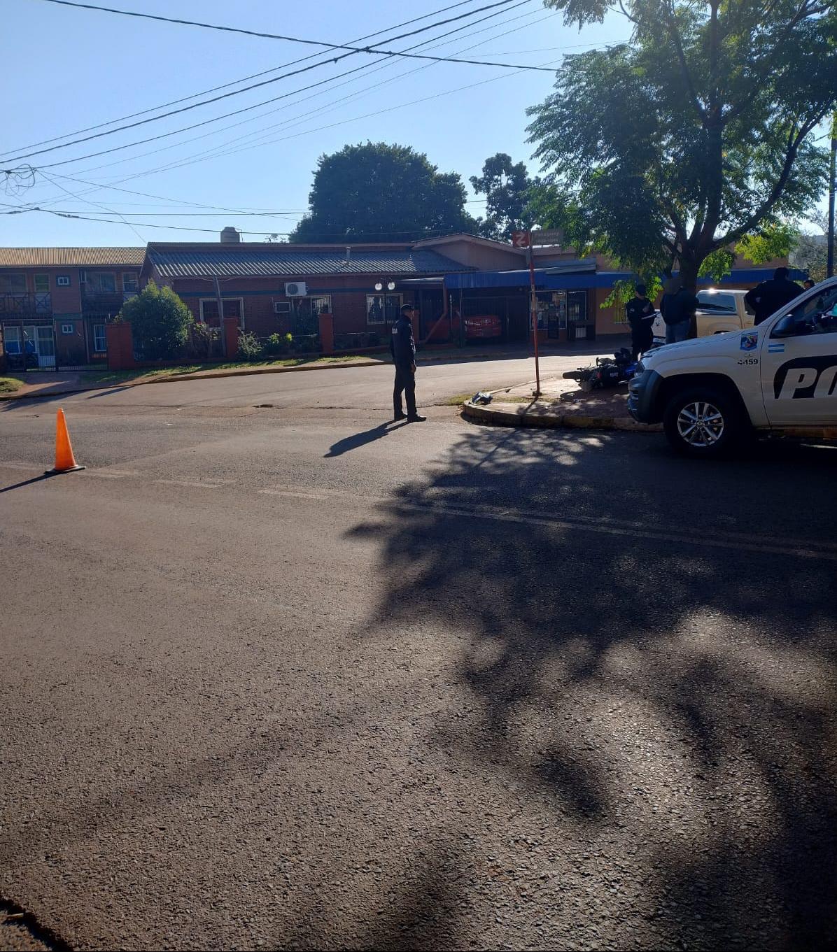Un motociclista sufrió graves lesiones tras chocar con una camioneta en Eldorado 2